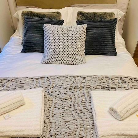 Luxury Fulham Flat With 5* Touches Nr River Thames ลอนดอน ภายนอก รูปภาพ