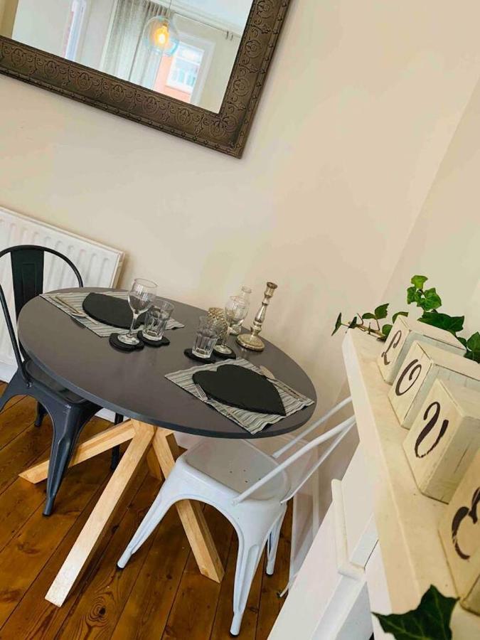 Luxury Fulham Flat With 5* Touches Nr River Thames ลอนดอน ภายนอก รูปภาพ